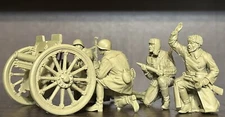 PLASTIC PLATOON Soviet soldiers Regimental cannon with crew Winter 1:32 New