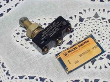 Honeywell Microswitch BZ-2RQ784, Roller Plunger, SPDT, 125-250 Vac NEW!
