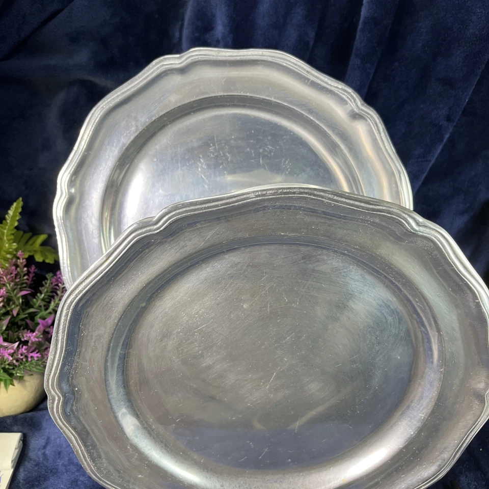 Juego de 2 placas/cargadores de servicio Wilton Armetale Metal Queen Anne 12" - EE. UU. Foto 2 de 4