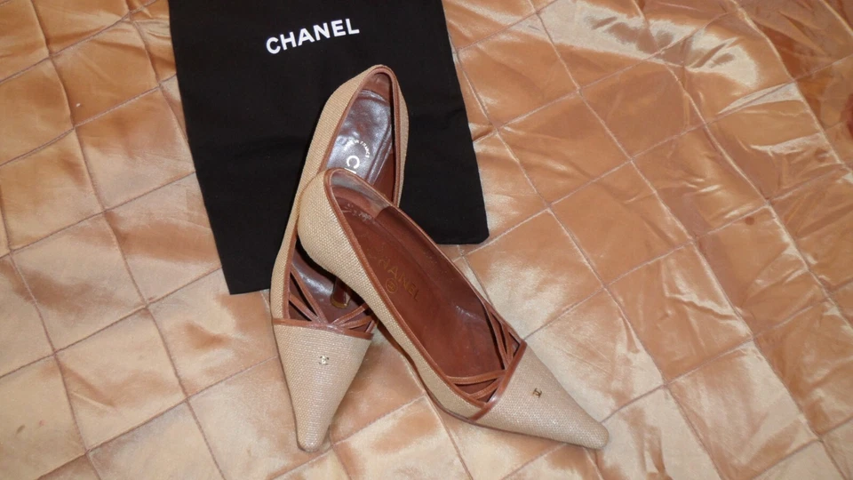 CHANEL FABULOUS PUMP, TWEED BEIGE COMBINATION W/ BROWN LEATHER, EXCELLENT CONDIT - Image 3 of 4