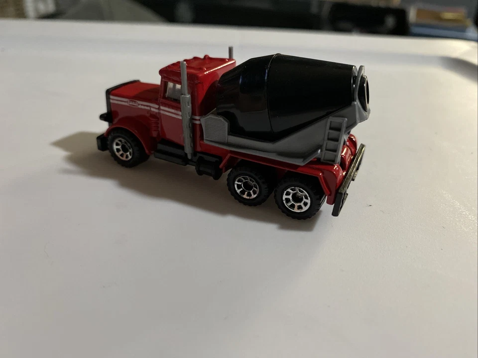 Vintage 1996 Matchbox Peterbilt Cement Mixer MB19 1:80 red black white (mc1) - Image 3 of 3