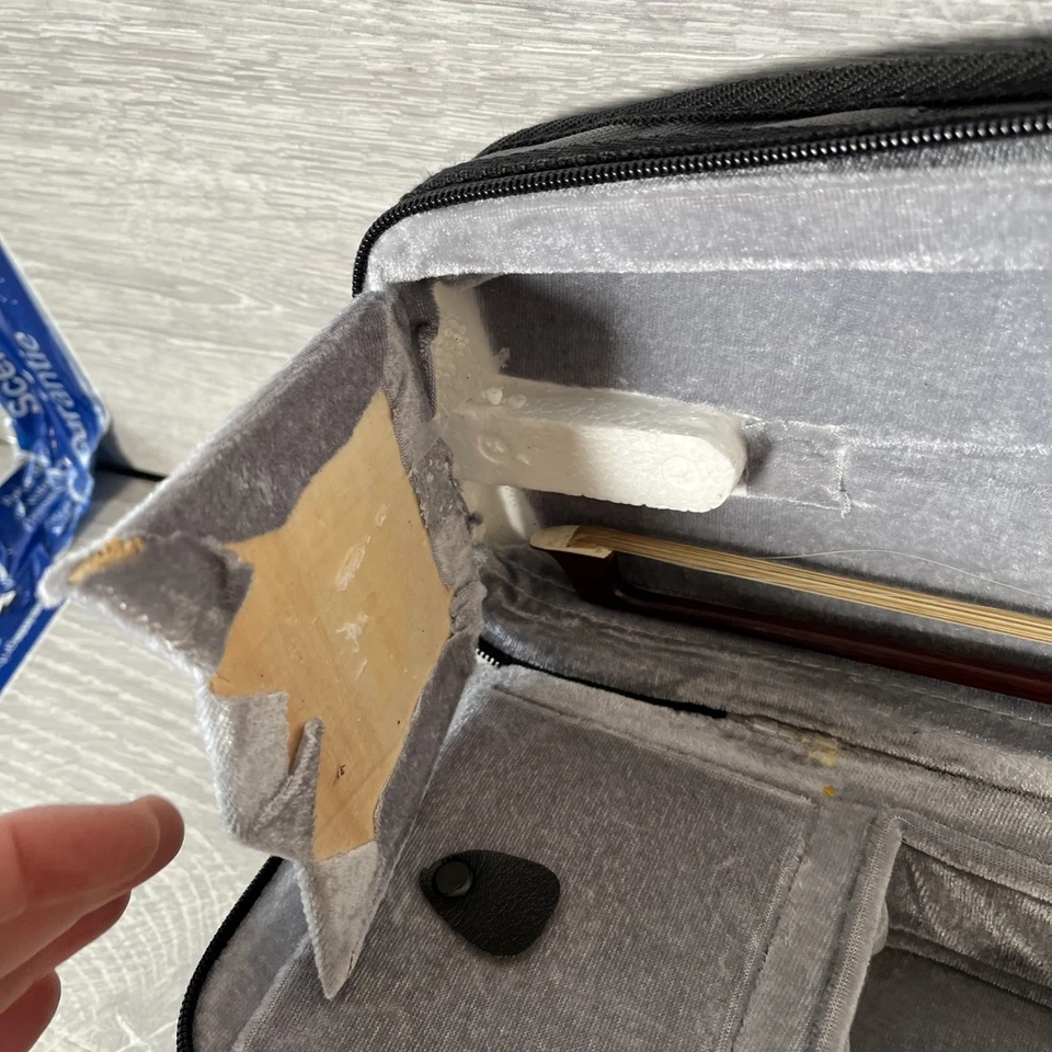 The Stentor Student 1 Violin 3/4 Size with Bow and Grey Stentor Carry Case - image 4 of 4