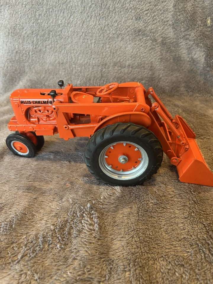 Ertl Allis Chalmers WD45 w/ Custom Rear Loader 1/16 Diecast Farm Tractor Replica - Image 4 of 4