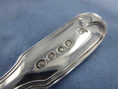 AN ANTIQUE STERLING SILVER FIDDLE THREAD DESSERT SPOON. LONDON 1845. - Picture 10 of 11