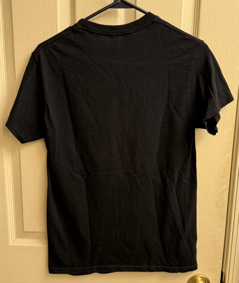 2PAC TUPAC RAW VIBES DOUBLE MIDDLE FINGER BLACK SHIRT! SIZE S/M - Image 4 of 4