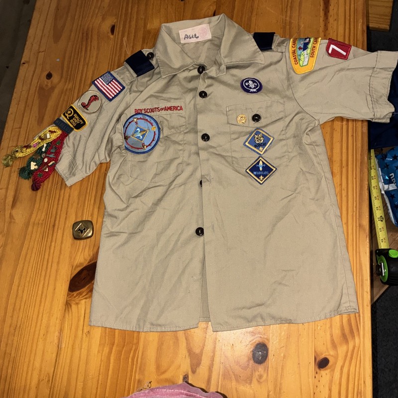 Boy Scouts of America BSA Youth medium Shirt Tan with Patches And Pins