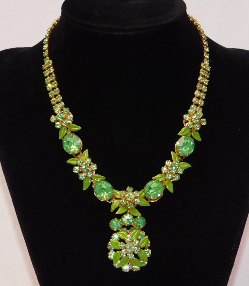*Collar Gargantilla Vintage Kramer de Nueva York Diamantes de Imitación Verde Foliado Tono Dorado Foto 2 de 4
