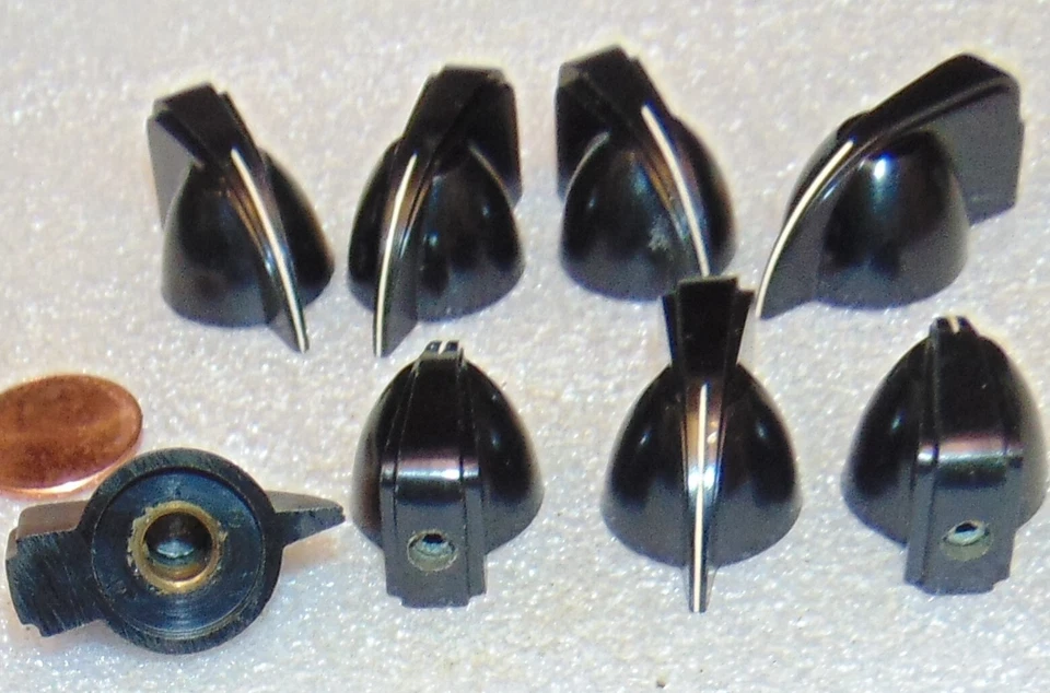 NOS VINTAGE MATCH SET (8) CHICKEN HEAD KNOBS BRASS CENTER *SCREW BAKELITE USA *P - Image 2 of 2