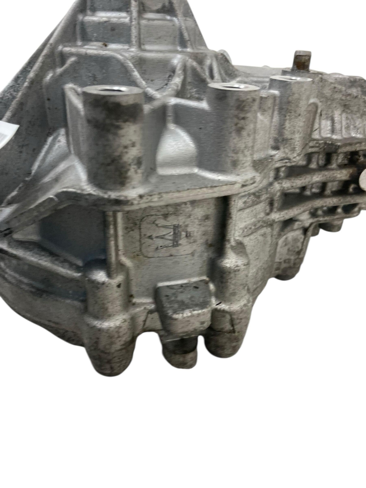 2017-2020 MASERATI LEVANTE FRONT DIFFERENTIAL AXLE CARRIER ASSEMBLY 670032183