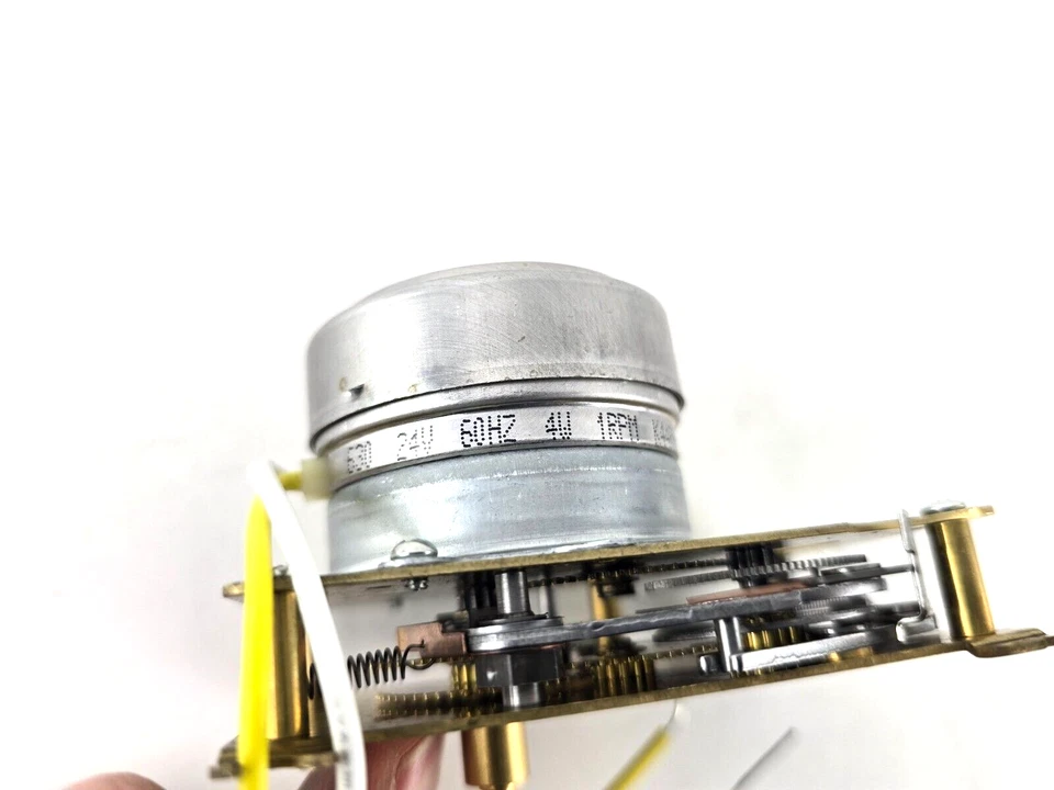 NEW Hansen Synchron Clock Motor 24V 60Hz 4W 1RPM K44RA K44RA-5-6-76 33003-1406 - Image 2 of 4