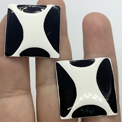 VTG EARRINGS RETRO 1980s BLACK WHITE ENAMEL STAMPED PATTERNED SQUARE METAL CLIP