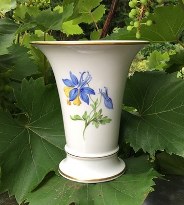 Meißen große Vase  Trompetenform Trichtervase Blumenmalerei-Akelei- 2.W H 16,5cm