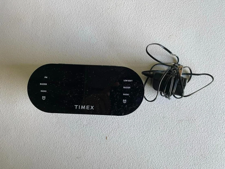 Timex T231G AM/FM Dual Alarm Clock Radio with 1.2-Inch Display and Line-in Jack - Image 4 of 4