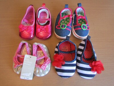 VERSCHIEDENE NEUE MÄDCHEN KLEINKINDSCHUHE.