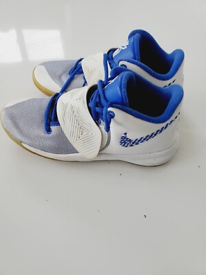 kyrie flytrap 3 varsity royal