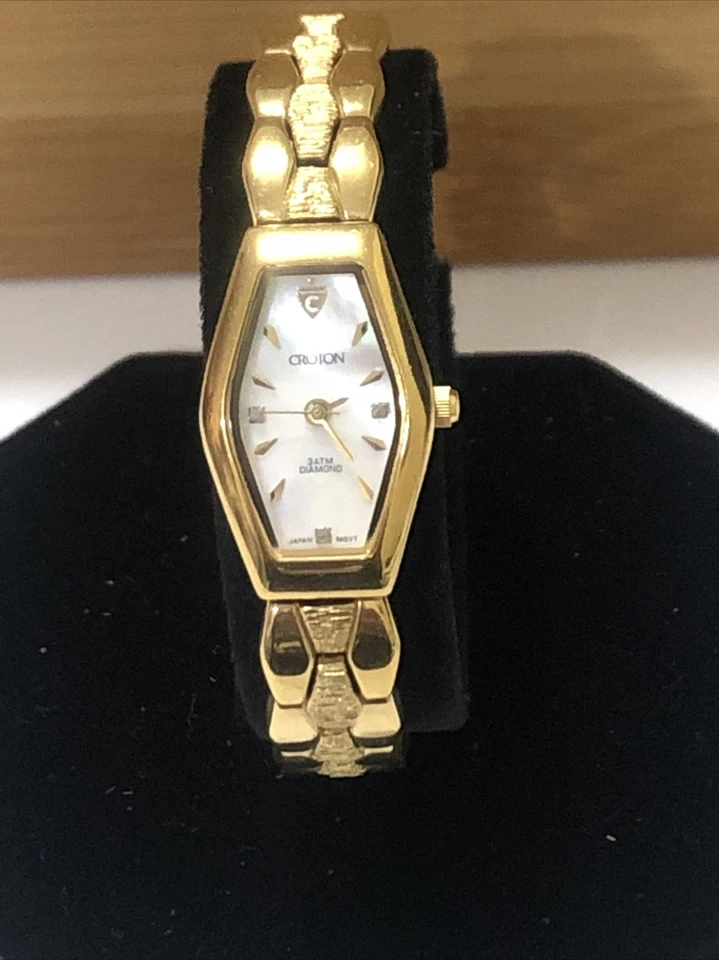 Reloj Croton Mujer Vintage 3 Diamantes Esfera Madreperla, Reloj Chapado en Oro. Foto 2 de 4