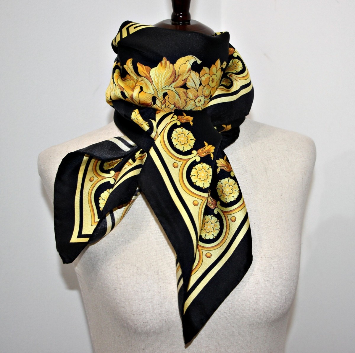 小物 VERSACE scarf silk100% VERSACE 100% SILK TWILL SCARF FOULARD 35