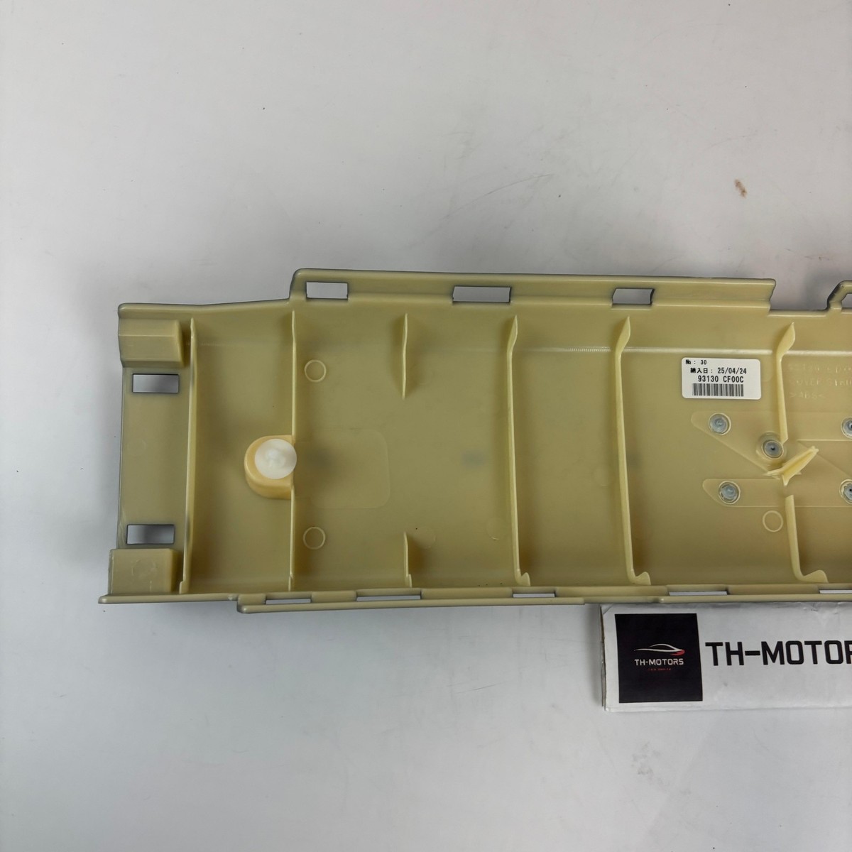 05 OEM Center Upper Strut Bar Cover W/ Z Logo Nissan 350z