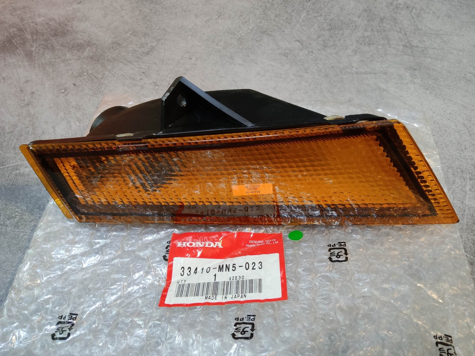 Clignotant avant droit pour réparer le bloc optique cassé sur Honda GL1500