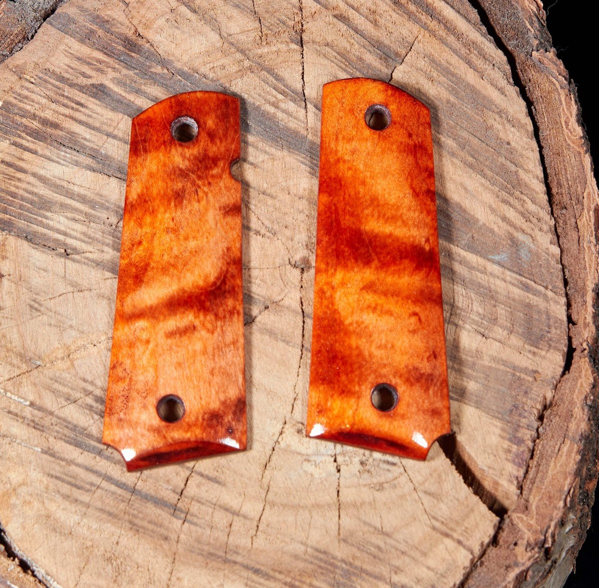 WHAT WE WANT HIACEROOFGRIP ウォールナット 1911 Full-Size Curly Maple Pistol Grips – Black Sand-Off Finish