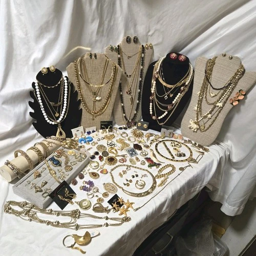 Vtg Lot 150 Pc Trifari Brooches Earrings Monet Avon Signed Unsign All GOLD TONE