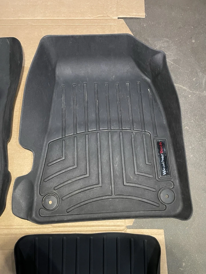 02-08 Juego de revestimiento de suelo WeatherTech para Audi A4 S4 RS4 1ª fila, 2ª fila, negro USADO Foto 3 de 4