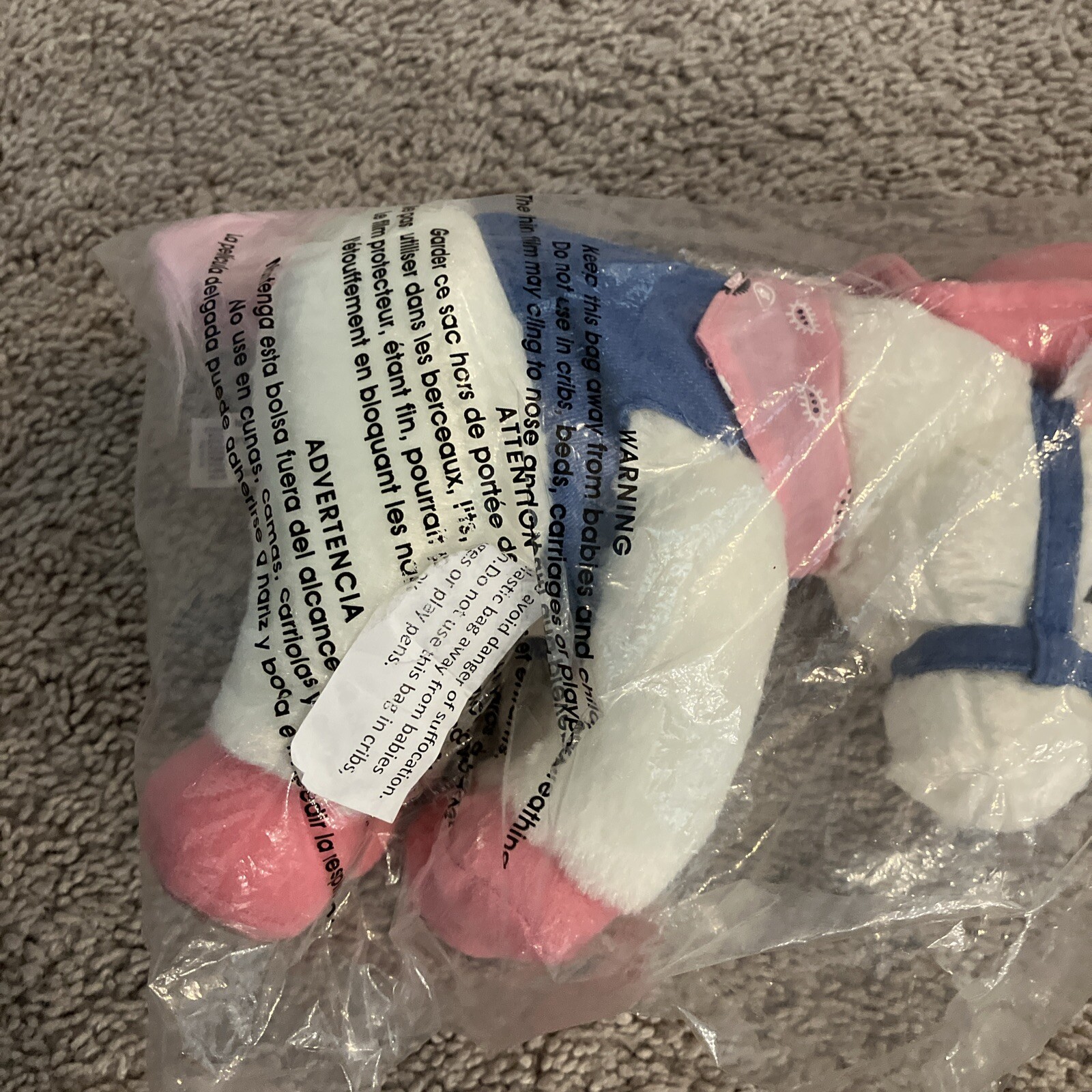 Aurora pony con cappello rosa e peluche bandana