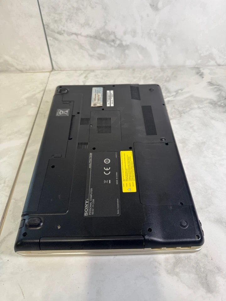 Notebook Sony VAIO VPCF11M1E – Windows 7 – Intel – Vintage da Collezione - Immagine 3 di 4