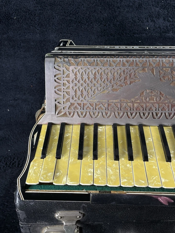 Seville Galanti Bros Accordion New York Eagle - 34 Key / 48 Bass Vintage w/ Case - Image 4 of 4