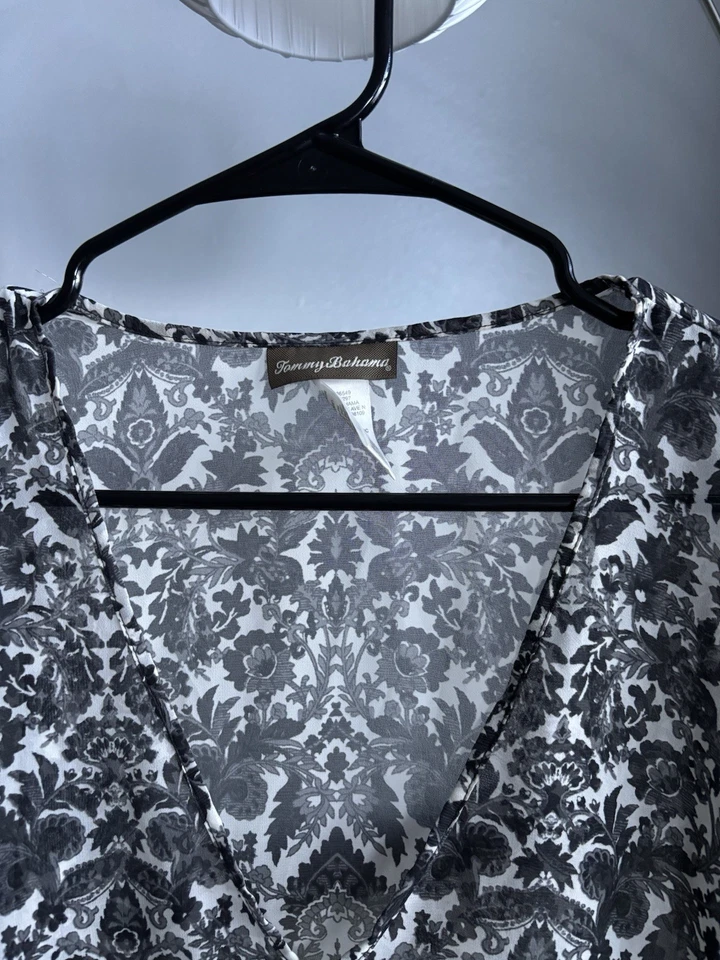 Tommy Bahama Blanco y Negro Transparente Cuello en V - Estampado Floral Damasco Foto 3 de 4