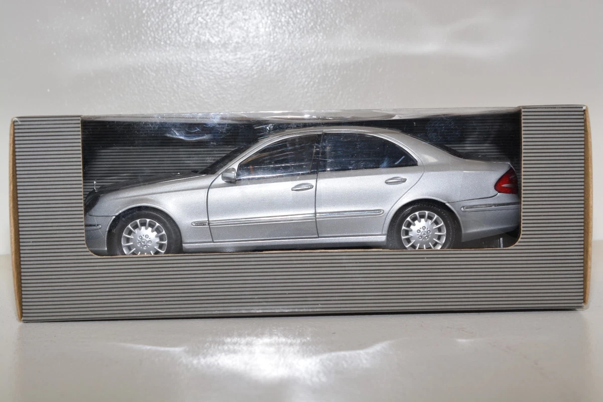 MERCEDES BENZ E-KLASSE T-MODELL CLASS au 1/18 KYOSHO B66962168 voiture MERCEDES BENZ E-KLASSE T-MODELL CLASS au 1/18 KYOSHO B66962168 voiture