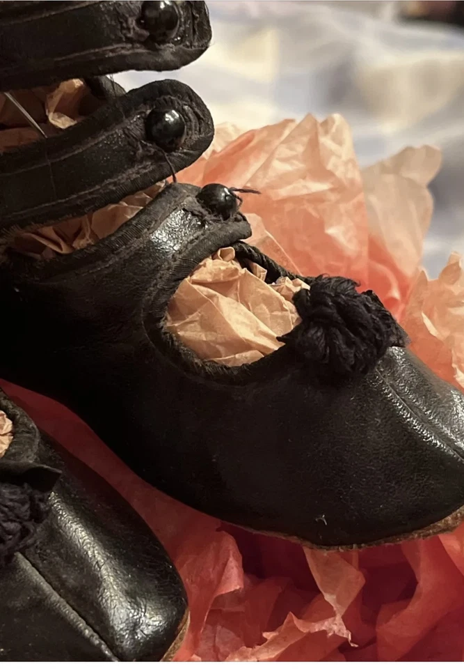 ANTIGUO DE LUJO Cuero NEGRO VICTORIANO Botas Bebé Abotonadas ZAPATOS Rosa Cabujones Foto 2 de 4