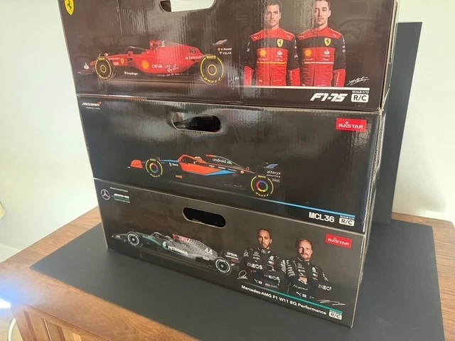 Rastar 1/12 Formula 1 Radio Controlled Car Set Red Bull Ferrari McLaren Mercedes - Image 3 of 4