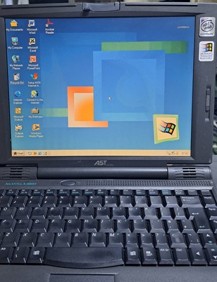 AST Ascentia A Series Intel 150MHz MMX 32MB RAM 2GB HDD Office 2000 Windows Me
