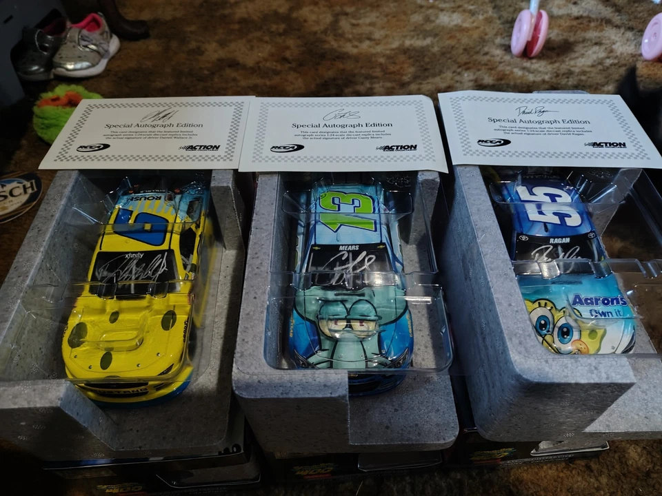 SpongeBob SquarePants 400 1:24 NASCAR DIECAST BUNDLE Complete Set Autographed  - Image 3 of 4