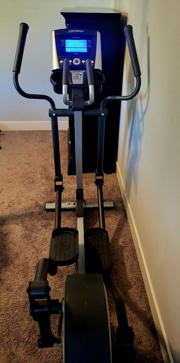 Life Fitness X1 Total Body Elliptical Cross Trainer w Whisperstride Technology