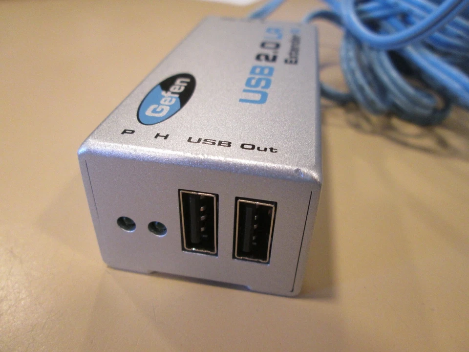 Extensor Gefen EXT-USB2.0-LR R sobre uno CAT-5 con adaptador de corriente Foto 2 de 3