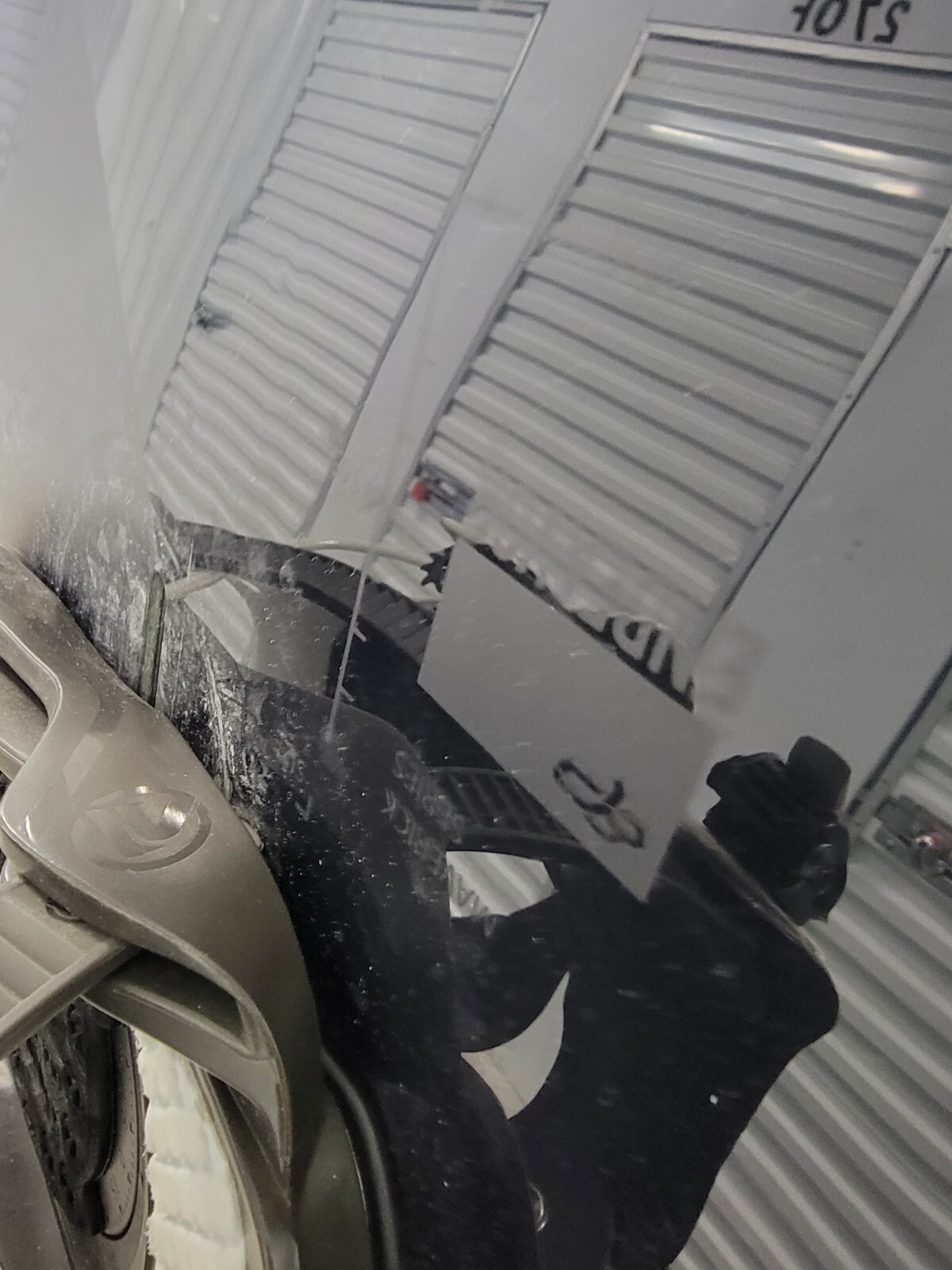 Endeavor Maverick series 2018 snowboard Black matte gloss flow white