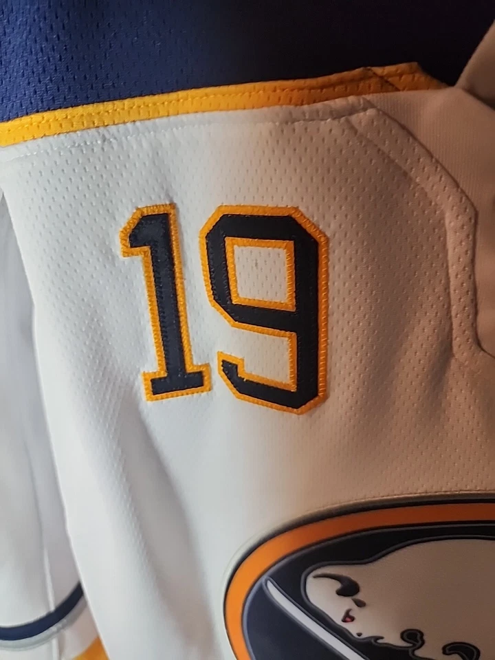 Jake McCabe #19 Buffalo Sabres NHL Jersey Fanatics Mens Size Small - Image 2 of 4