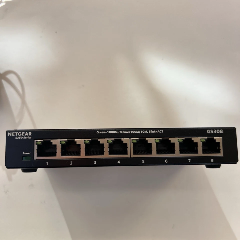 NETGEAR GS308 8-Port Gigabit Ethernet Unmanaged Switch with Power Adapter - Image 2 of 4