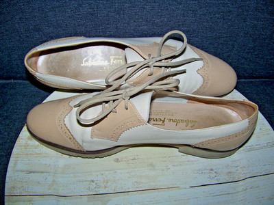 Vintage Salvatore Ferragamo Leather Tan & Cream Wingtip Oxford Flats Women 8 AA
