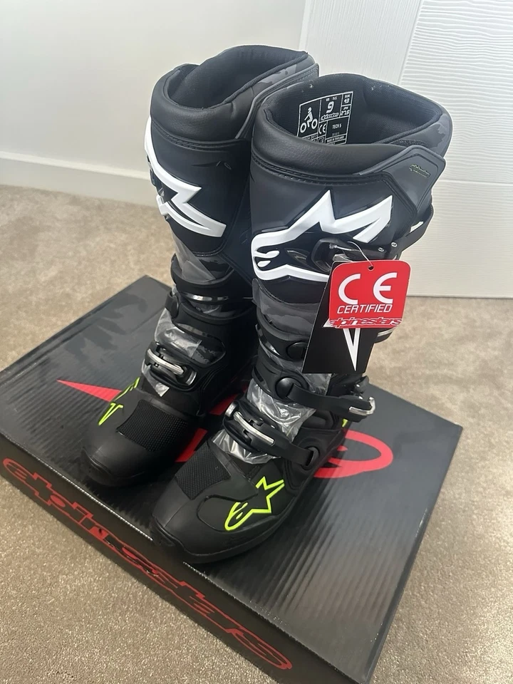 Alpine Tech 5 Motorcycle Boots Size UK 7 Never Been Worn Have The Tags Still - Image 4 of 4