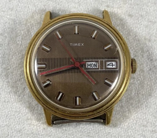 Vintage 1975 Timex Manual Wind Day Date Watch Runs Well