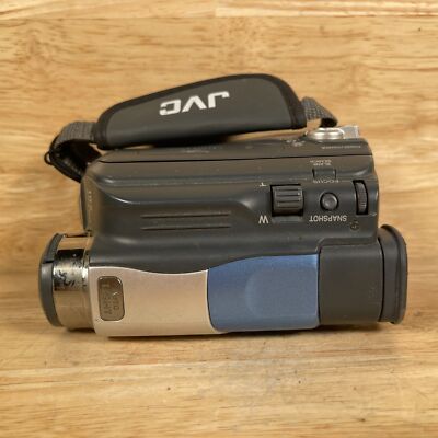 JVC GR-D72U Silver Handheld MiniDV Digital Camcorder 16x Optical