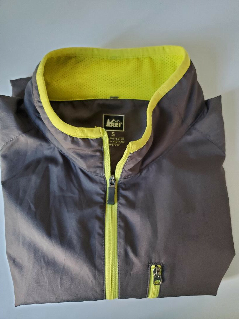 Mens REI Jacket Gray Windbreaker Running Hiking Small Lightweight