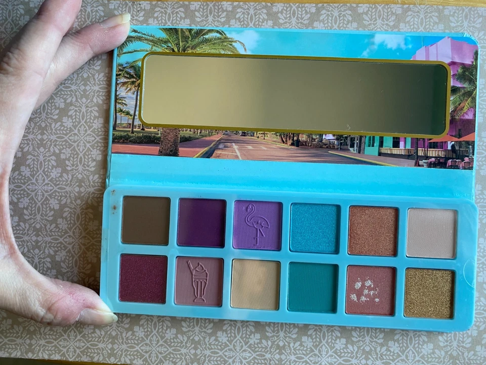 Essence Welcome To MIAMI Eyeshadow Palette 12 Colors NEW 8.5 - Image 3 of 3