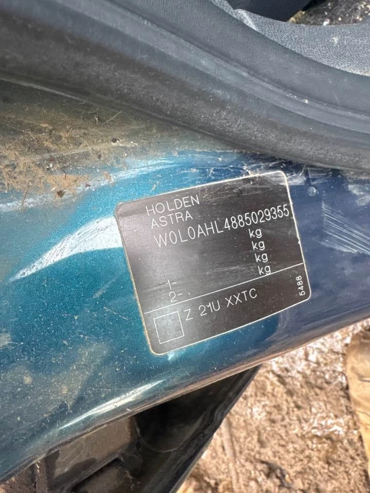 2006 Holden Astra AH Right Drivers Headlight H Series #B729 - image 2 of 4