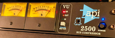 API 2500 Mastering Stereo Bus Compressor   Top Zustand