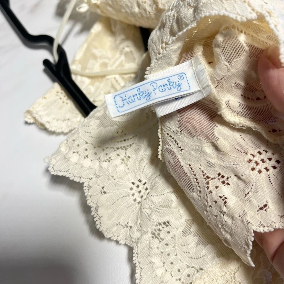 Hanky Panky Lace antique white thong back lingerie size small - Image 4 of 4