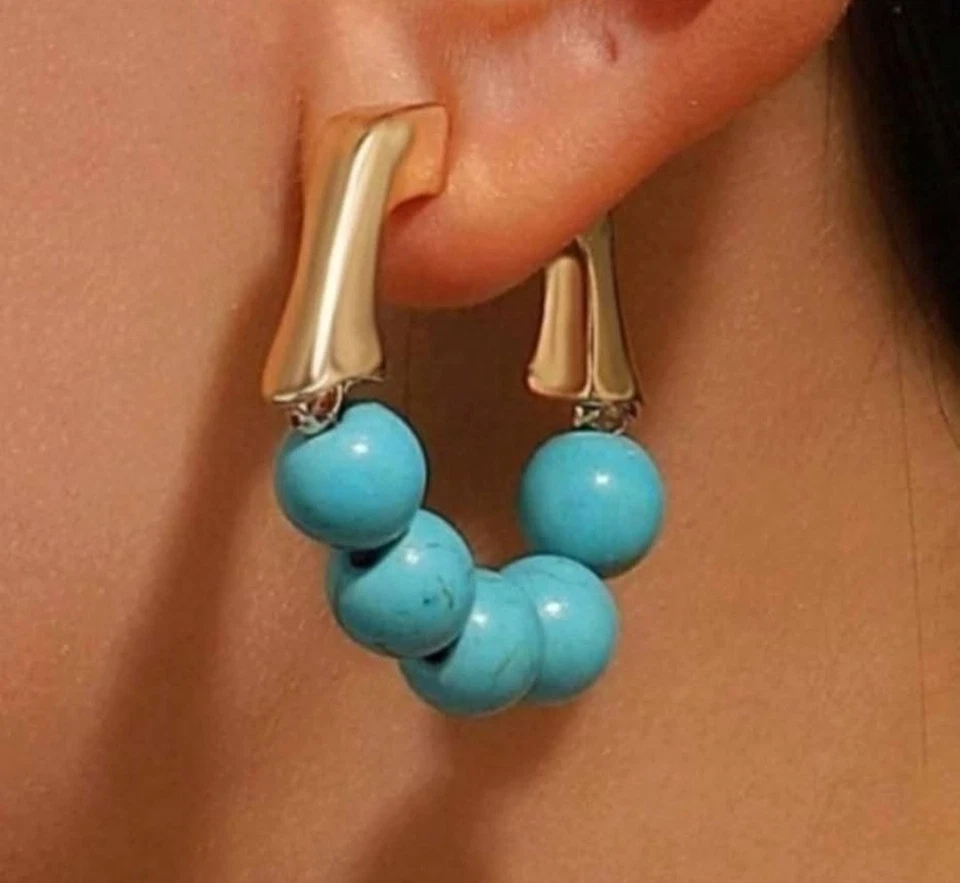 Pendientes de aro de oro turquesa con cuentas Free People  Foto 3 de 3